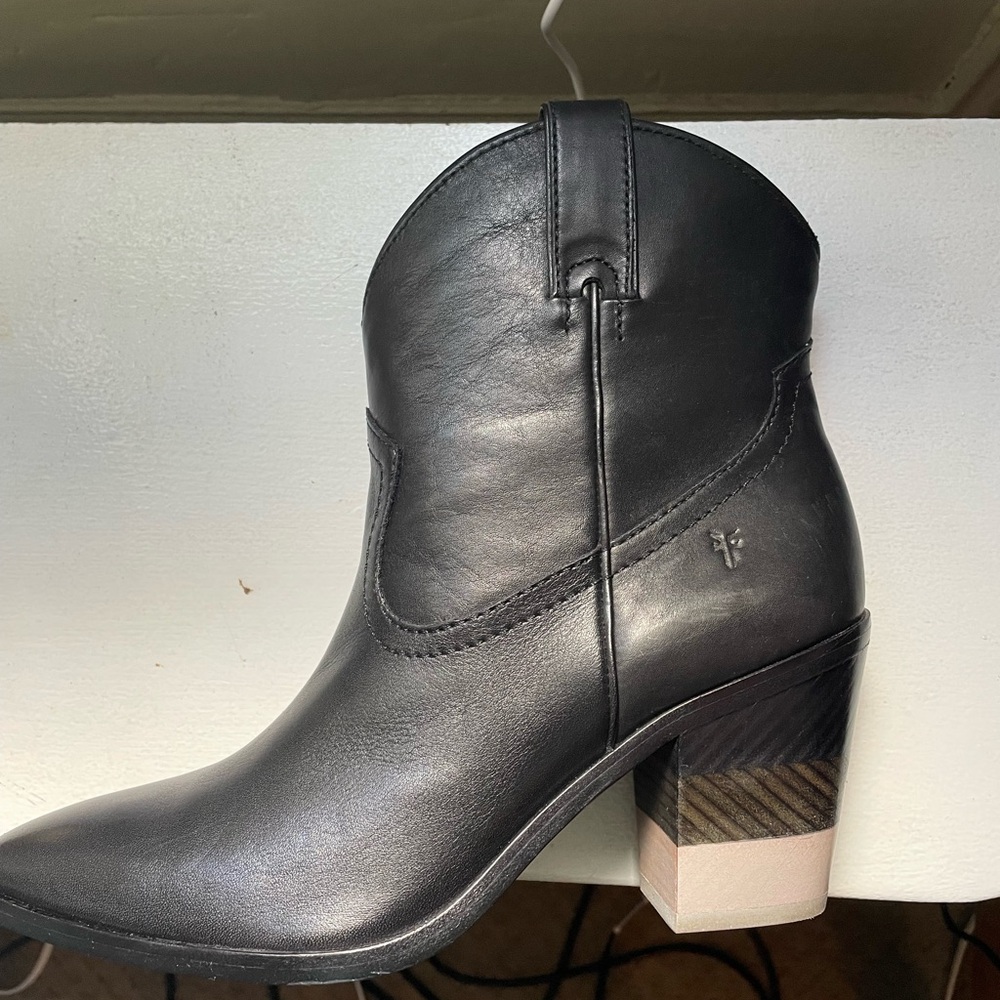 Frye size 9 . Heel 3” NEVER WORN gorgeous chevron heel